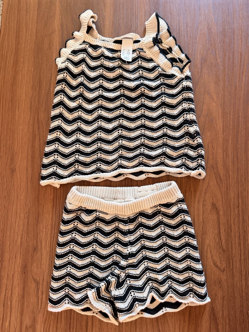 H&M Adorables Size 4T 2 Piece Cotton Pointelle Knit Set Black and White Woven